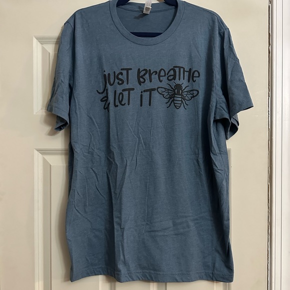 Unisex “just breathe & let it bee” tshirt size xl - Picture 3 of 5